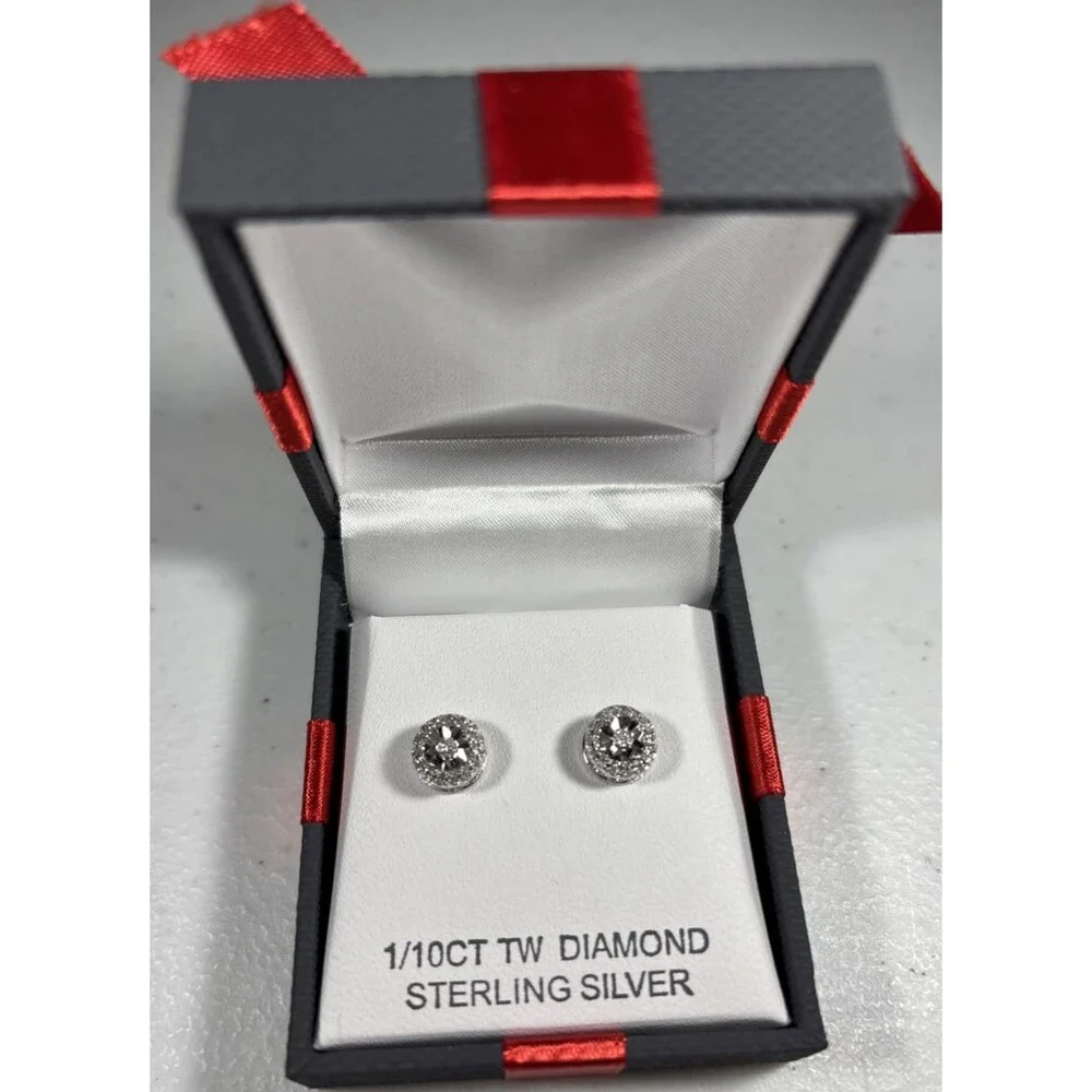 New  1/10 CTTW Diamond Sterling Silver Stud Earrings in Gift Box